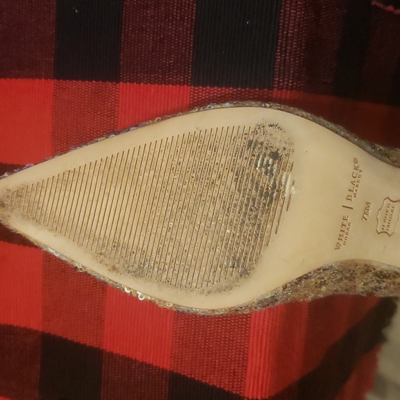 White House Black Market champagne gold sequined heels - Picture 4 of 7